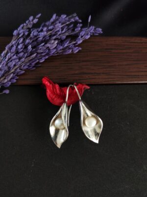 FLORA Tulip Pearl Earrings