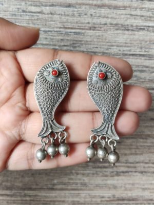 Fish Studs – Coral