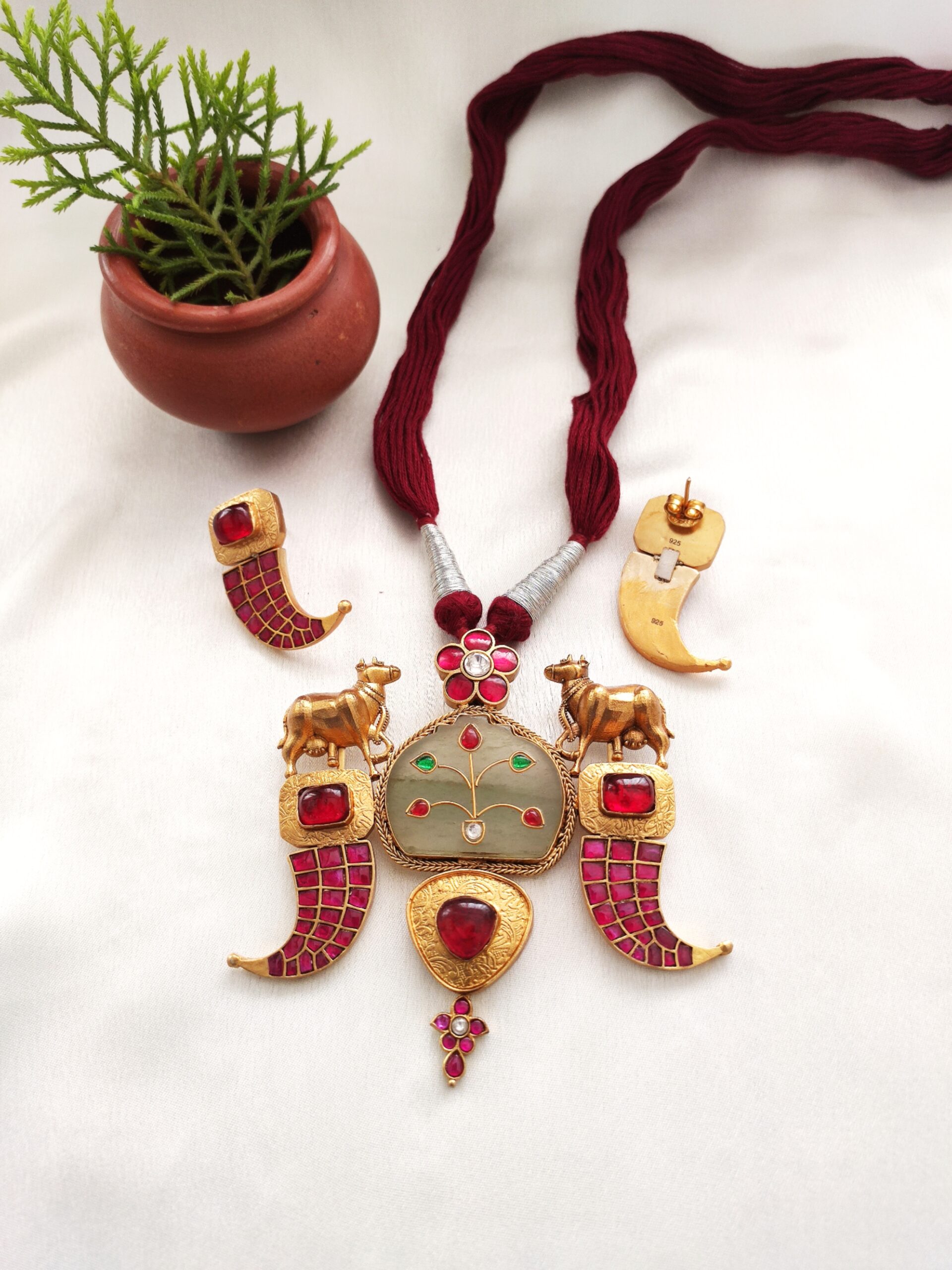 Tiger Claw Kundan Set (Necklace + Earrings)