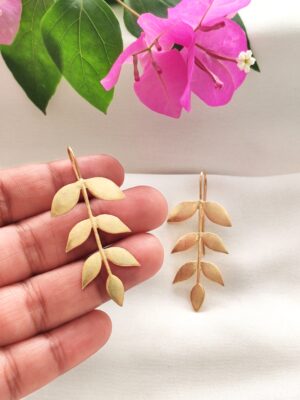 FLORA Matt Leaf Earrings