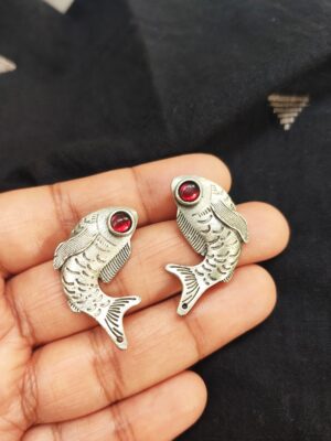 Fish Studs – Red