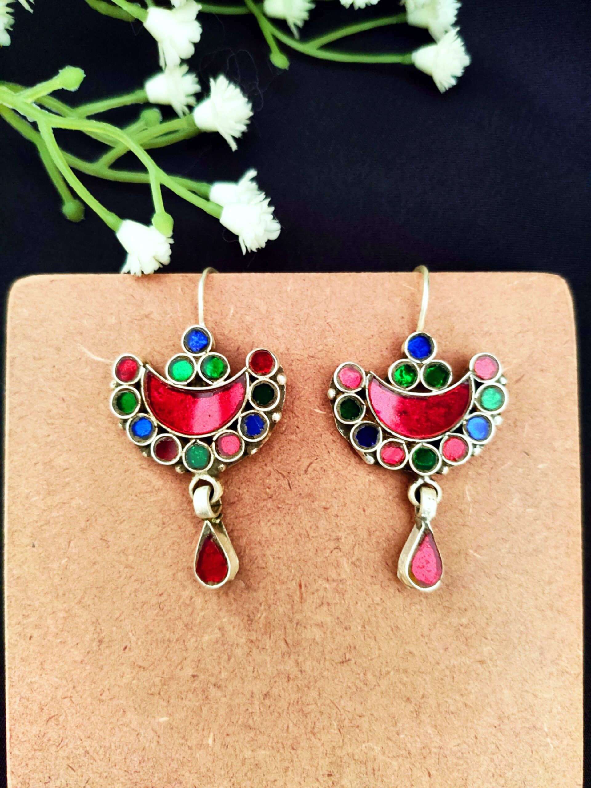 Chandrakor Glass Earrings – Red