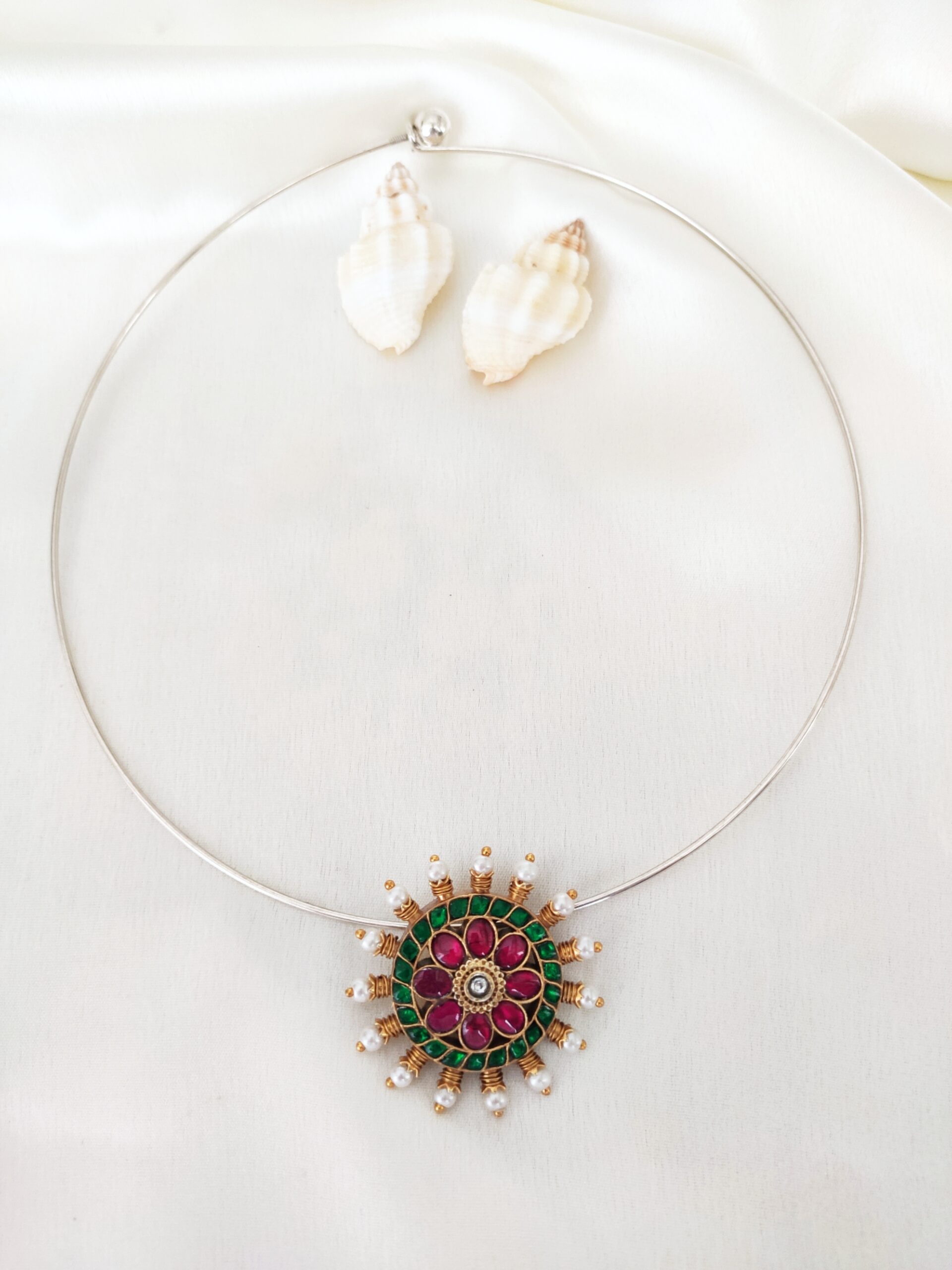 Kundan Pendant Hasli