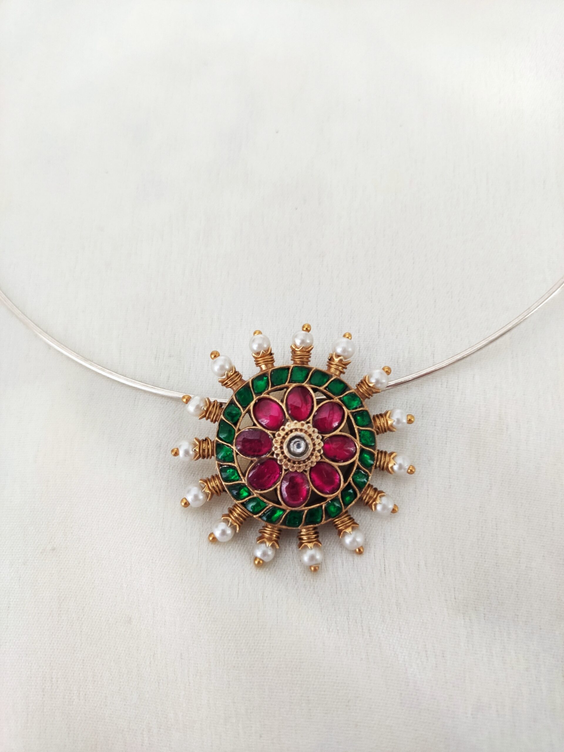 Kundan Pendant Hasli